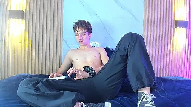 IM DAREN online show from November 4, 11:44 am