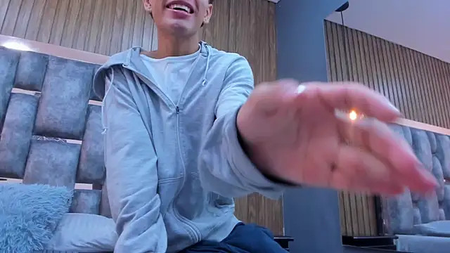 owen  johnson online show from December 18, 12:01 pm