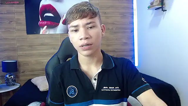 nathanclay online show from April 28, 3:22 am