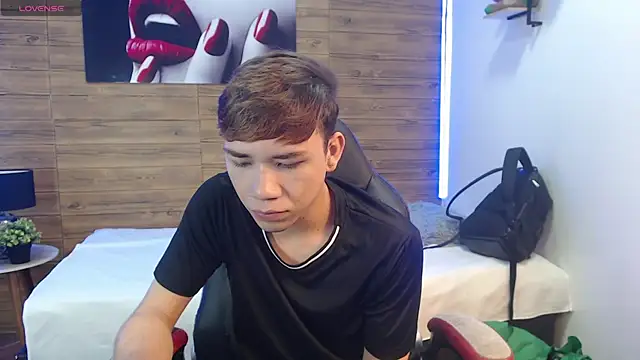 nathanclay online show from April 7, 3:06 am