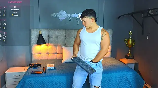 Horny nick18 online show from October 20, 12:42 pm