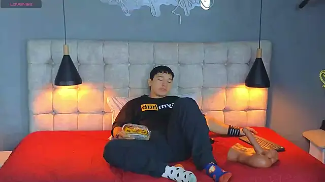 Horny nick18 online show from October 7, 1:26 pm