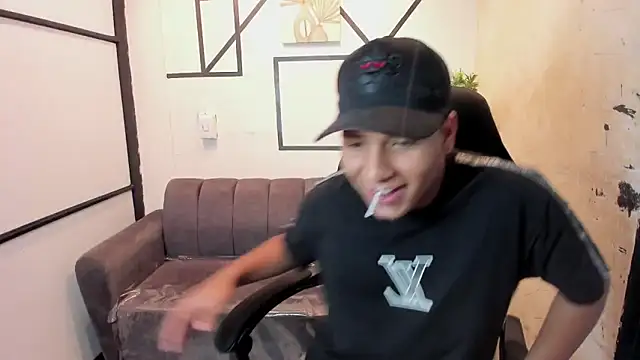 IsaacBlack  online show from September 27, 5:05 am