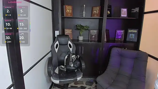 IsaacBlack  online show from October 21, 4:37 am