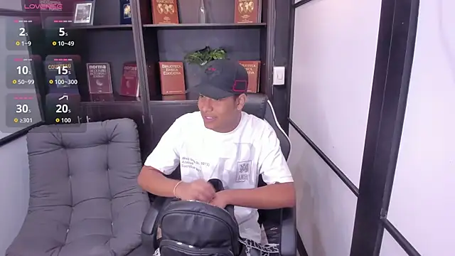 IsaacBlack  online show from October 12, 4:17 am