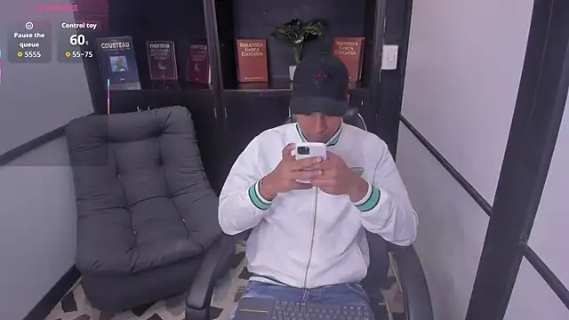 IsaacBlack  online show from October 11, 4:05 am