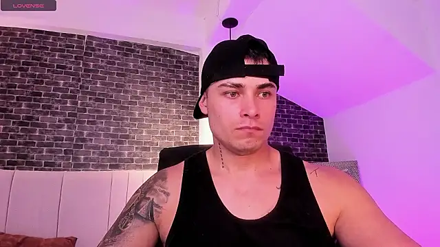 connorsmiith online show from February 14, 3:51 pm