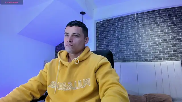 connorsmiith online show from February 18, 11:08 am