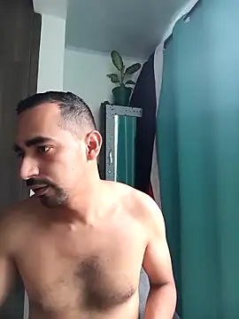 stivenlujan69 online show from December 18, 4:47 pm