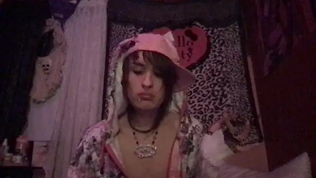 yungdumbgoth online show from December 22, 8:11 am