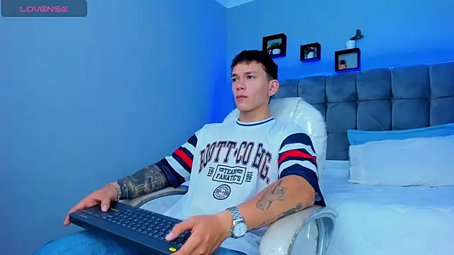 Thomas moon online show from December 14, 12:56 pm