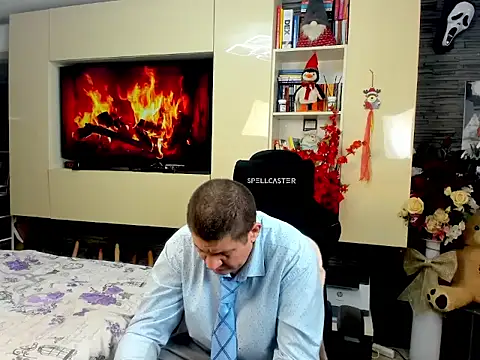 SpartacusDaddy48 online show from March 11, 8:49 pm