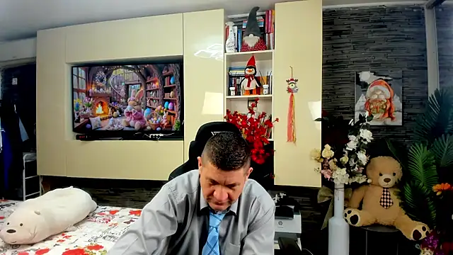 SpartacusDaddy48 online show from April 3, 6:43 am