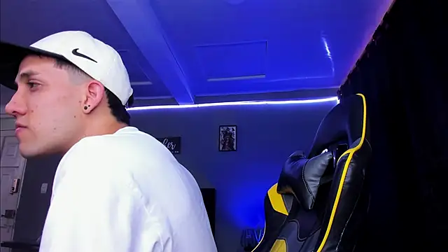 alexgiraldo   online show from November 6, 9:18 pm