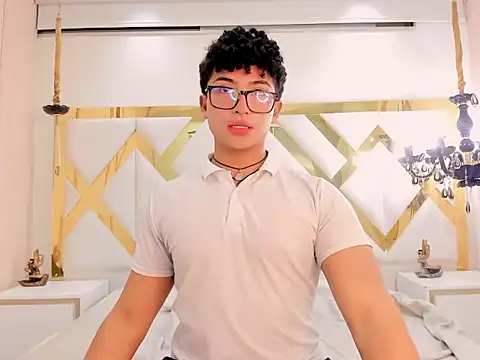 Valentin0 3 online show from October 25, 11:45 am