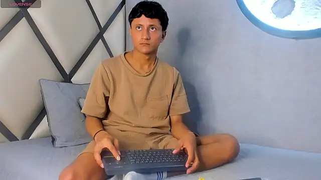  Leohot  online show from October 8, 3:33 am