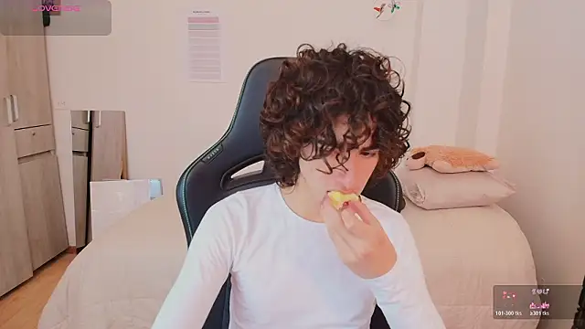 Nude Boy18 online show from February 13, 7:08 pm