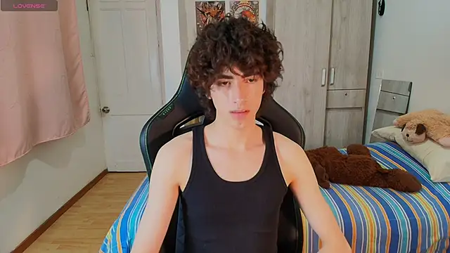 Nude Boy18 online show from November 30, 12:45 am