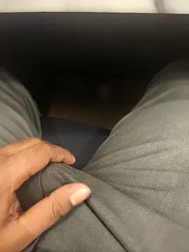 hotboy43339 online show from December 5, 3:46 am