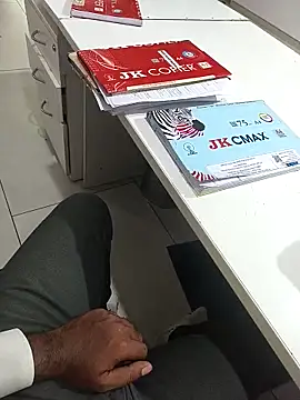 hotboy43339 online show from September 10, 9:46 pm