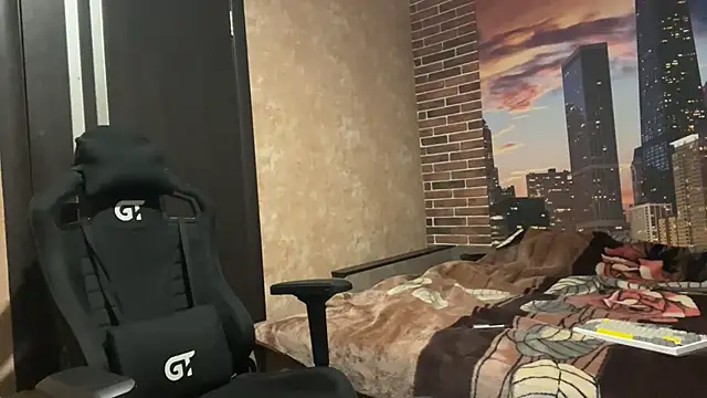 MusclePhantom online show from October 5, 7:40 pm