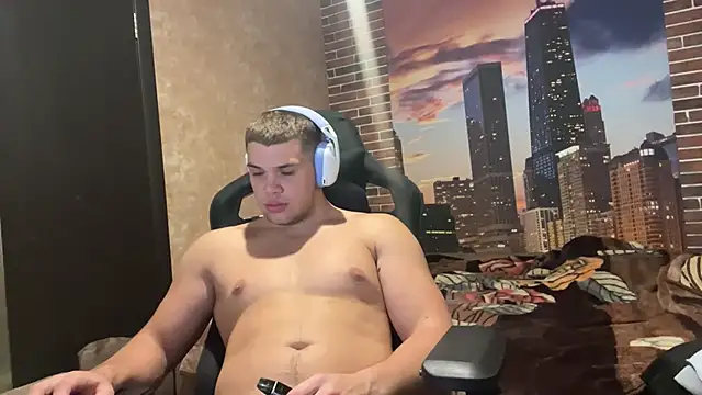 MusclePhantom online show from October 19, 8:01 pm