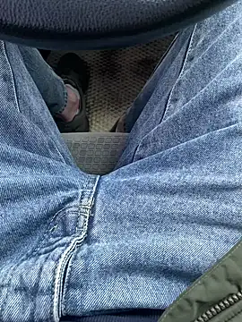 wwwiiilll online show from November 29, 8:05 am