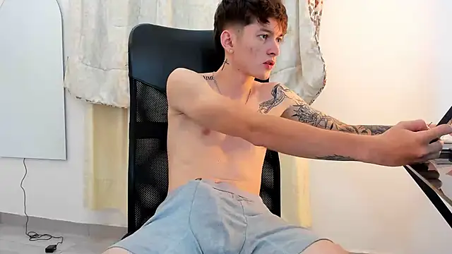 jake kylee online show from November 11, 1:43 am