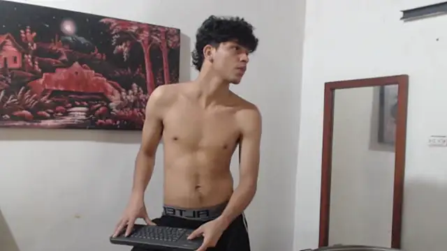 alice julls online show from November 18, 8:55 pm