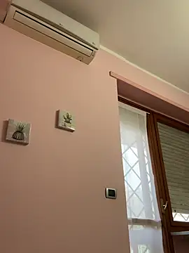 Axl hot online show from March 3, 11:17 am