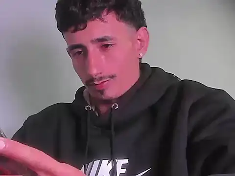 Damartinez27 online show from February 26, 6:15 am