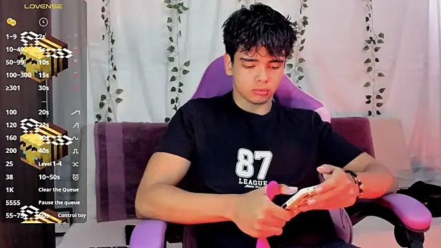 an drew18 online show from September 21, 3:23 pm