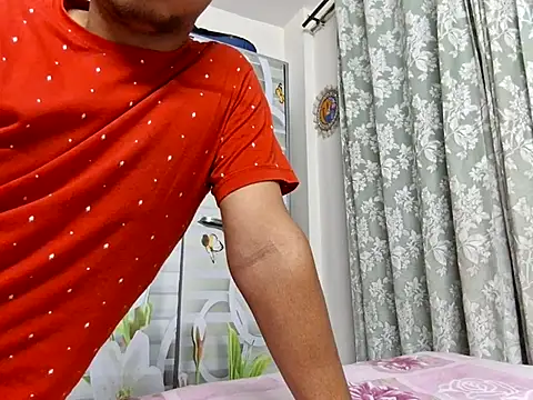 COme8989 online show from April 19, 2:38 pm