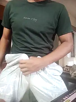 COme8989 online show from February 11, 11:59 am