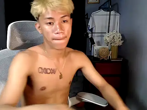 naughtyboyloy 0 online show from December 15, 5:32 pm