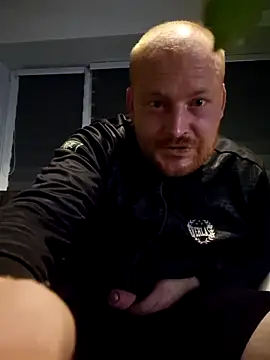 svenni2525 online show from October 7, 4:49 am