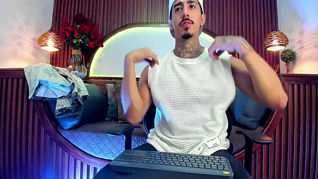 Donovan Desmond online show from February 3, 4:10 am