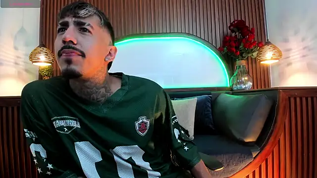 Donovan Desmond online show from February 27, 3:18 am