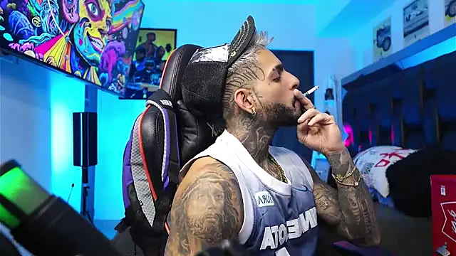 logan hugh8 online show from February 15, 8:39 pm