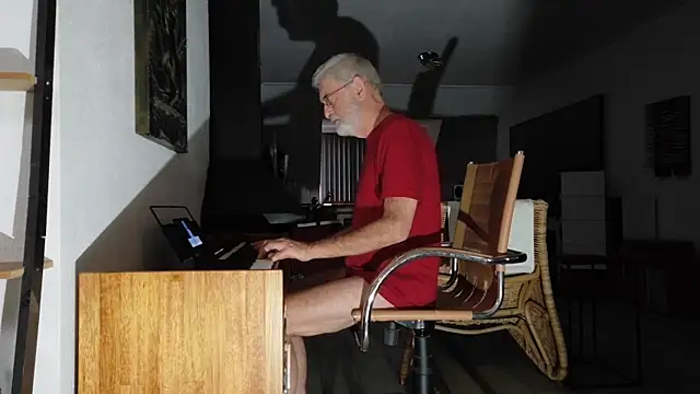 ewaldwillems99 online show from November 7, 3:04 pm