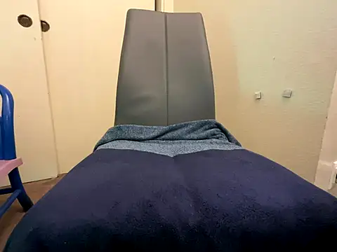 whiteuncut online show from October 4, 1:16 pm