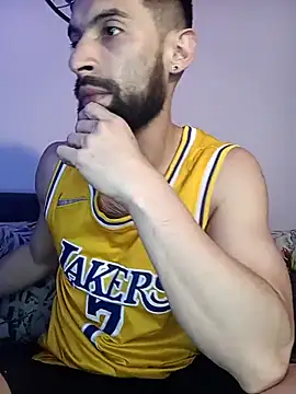 Snapshot of Enzo-wolf33 chatting on October 16, 6:43 am Enzo-wolf33 online show from October 16, 6:43 am