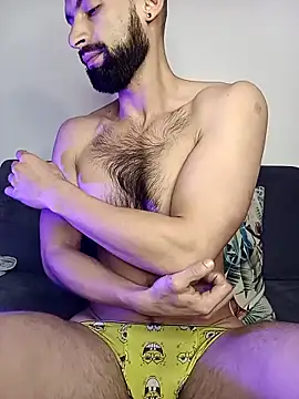 Snapshot of Enzo-wolf33 chatting on October 11, 3:43 am Enzo-wolf33 online show from October 11, 3:43 am