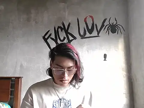 dirty model online show from April 8, 10:18 pm