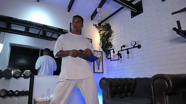 ItaloMoore online show from October 7, 11:58 am