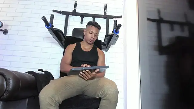 ItaloMoore online show from February 8, 11:16 am