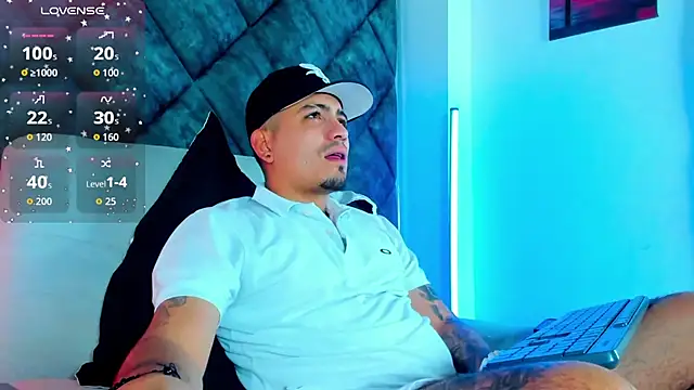 OwenStonne  online show from December 3, 12:44 pm