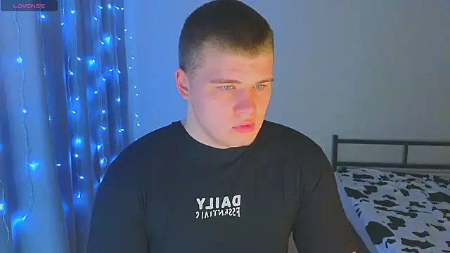 kittenmurr online show from November 26, 3:31 am