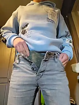 Trekkerboi online show from October 26, 1:57 pm