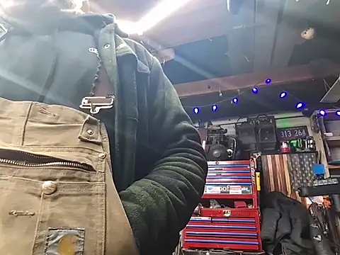 twistafatpipe online show from March 2, 9:16 am